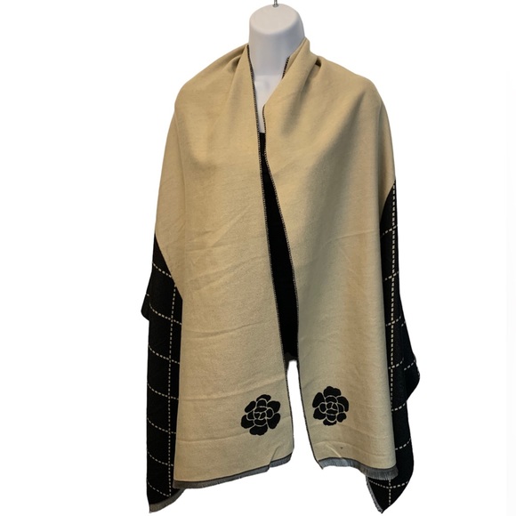 š¤Camellia Flower reversible shawl - Picture 2 of 6